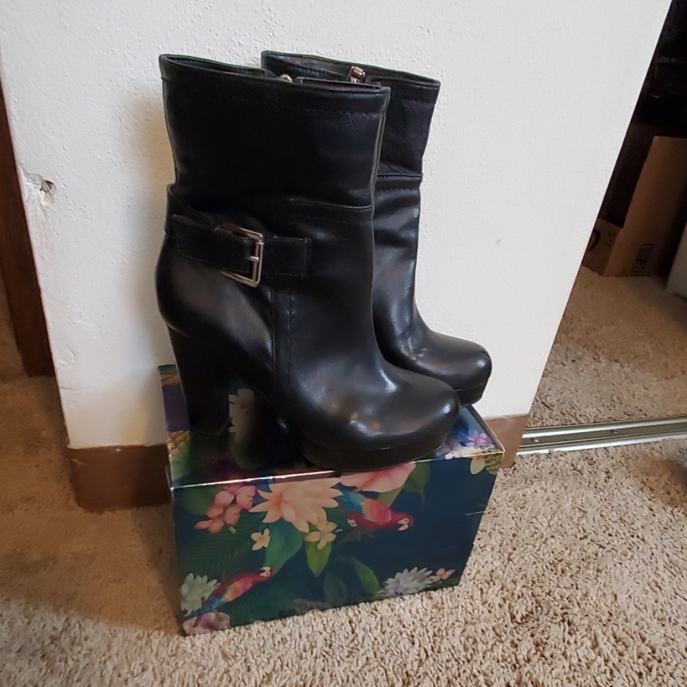 Womens shoes